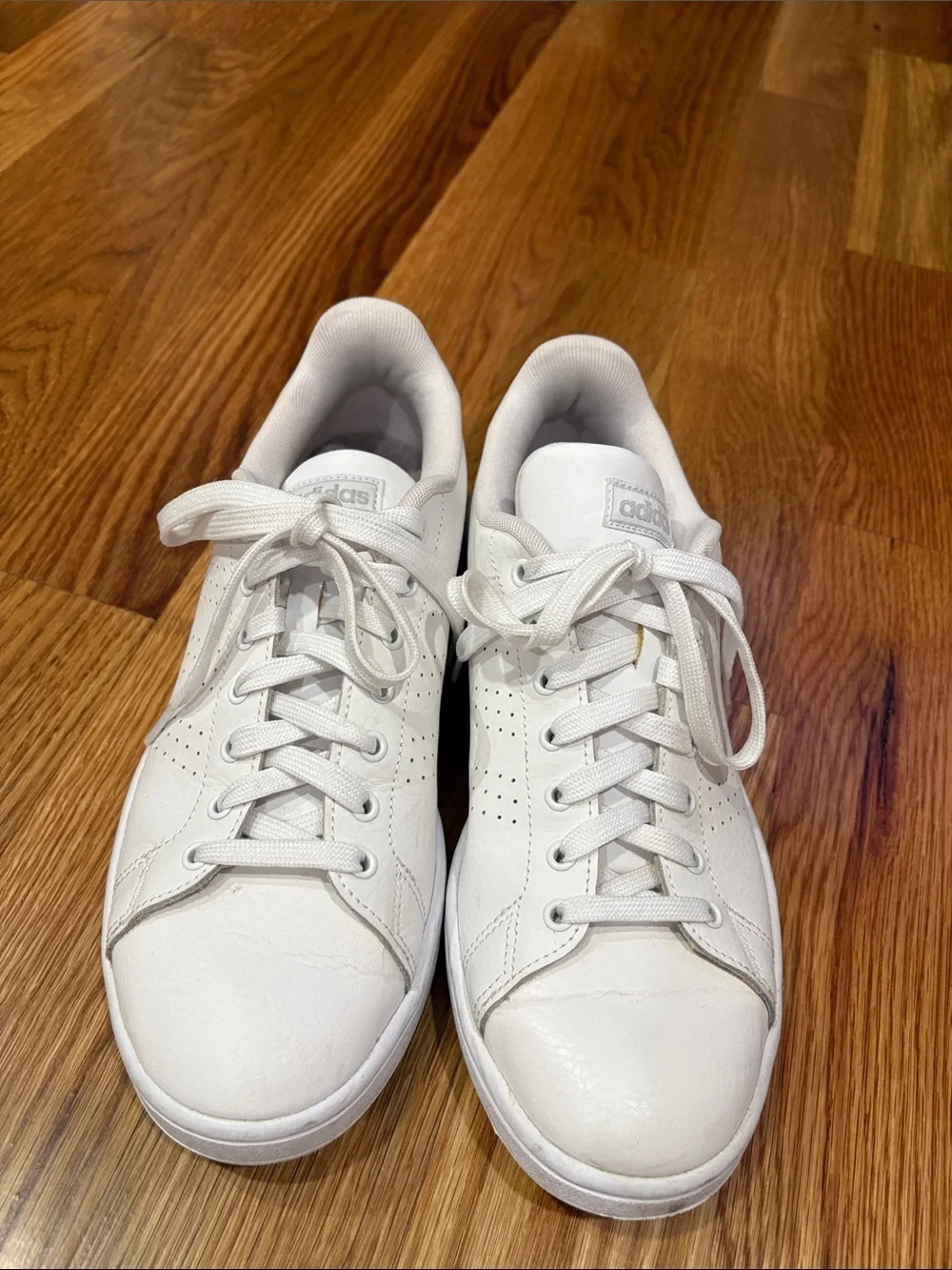adidas women’s advantage 2.0 lace up White Sneakers cloud foam comfort 10